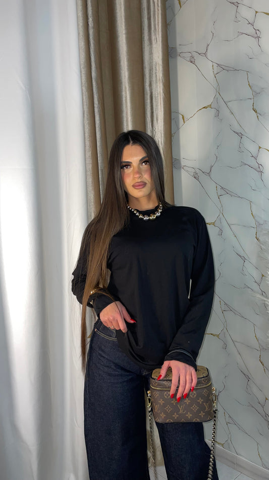 T-SHIRT OVER BLACK