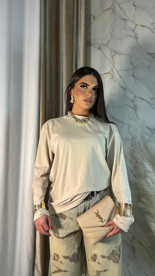 T-SHIRT OVER BEIGE