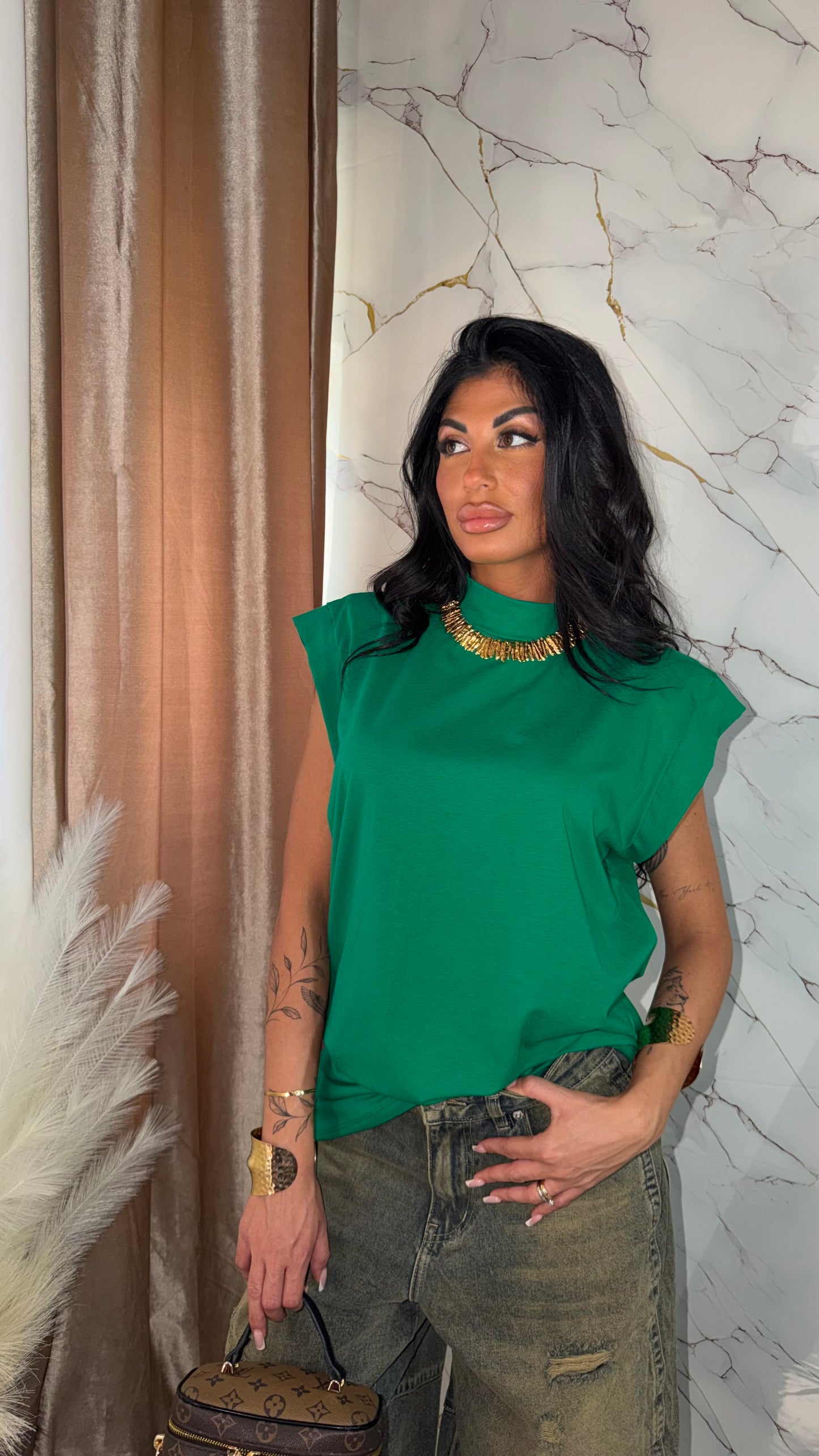 T-SHIRT AURA CON SPALLINE GREEN
