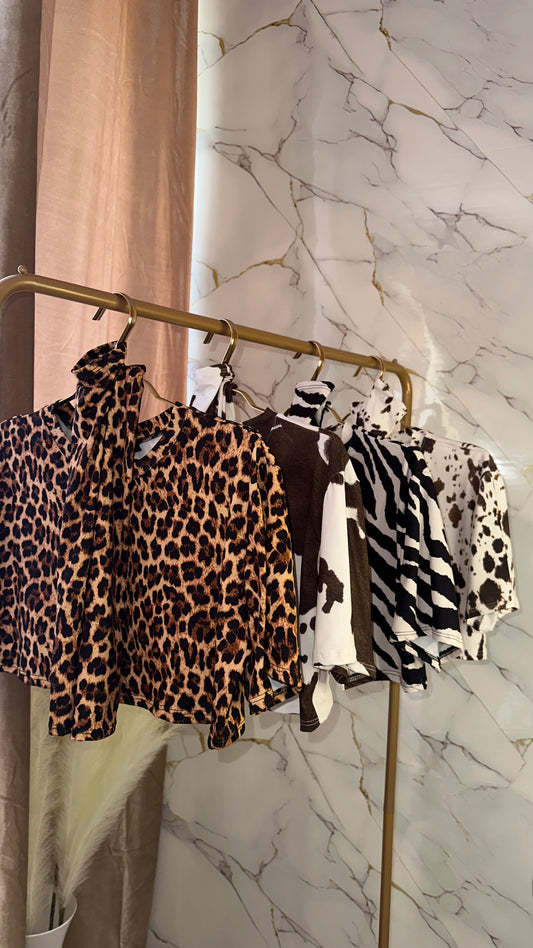 T-SHIRT CROP CON MANICOTTI