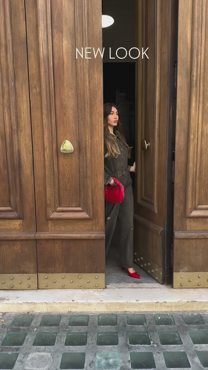 Carica il video: 